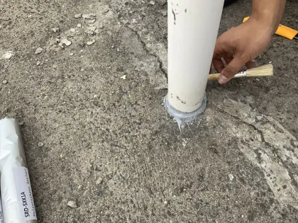 Exposed polyurethane sealants and caulking adhesives