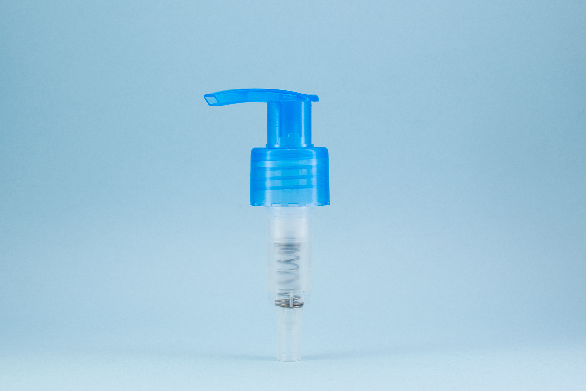 24/410 transparent blue smooth lotion pump with left-right lock