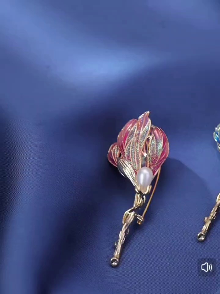 Pink top-gradeEnamel magnolia brooch