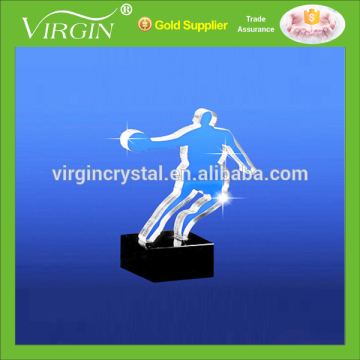 Wholesale Nice 3d laser Crystal man play Basketball trophy award for sports trophies