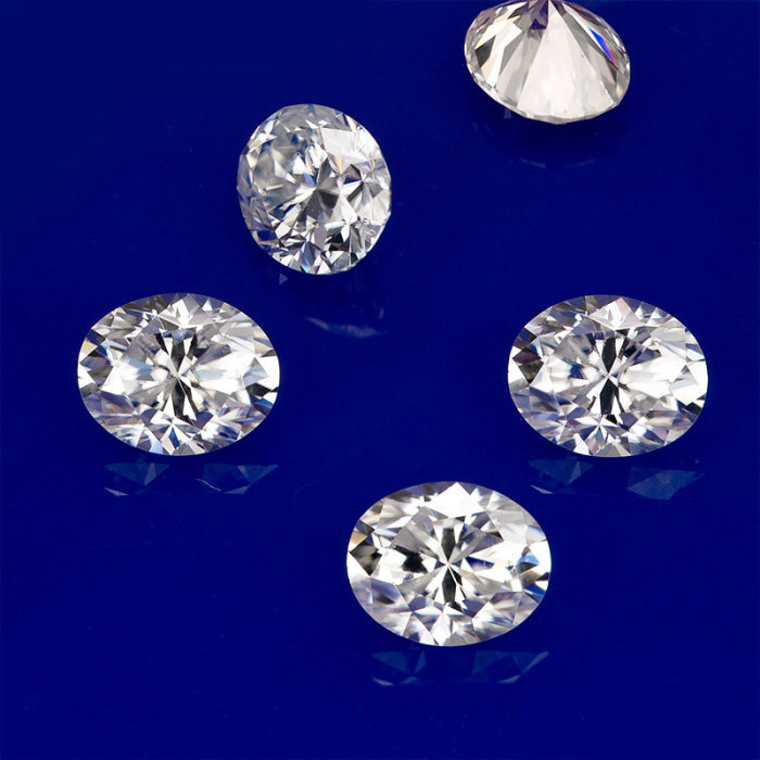 Moissanite Oval Potongan Cemerlang 4x5mm DEF VVS