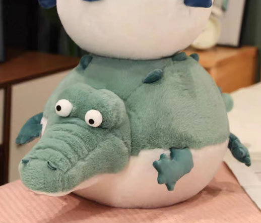 Un animal en peluche de crocodile gonflé