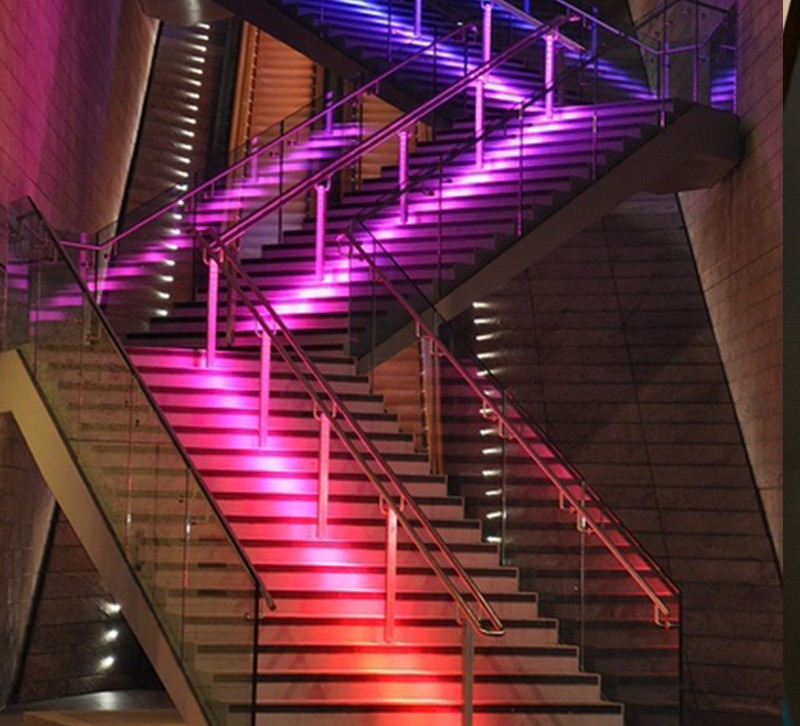 Lumière led d'escalier multicolore