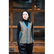 Жилет из парчи Shisanchai Nitre Flame Shu с узлом-бабочкой