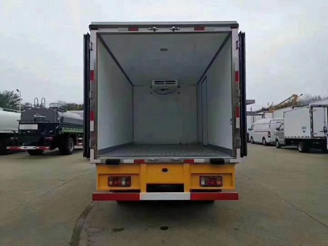 Isuzu 132 Horsepower Refrigerated Truck 10 Jpg