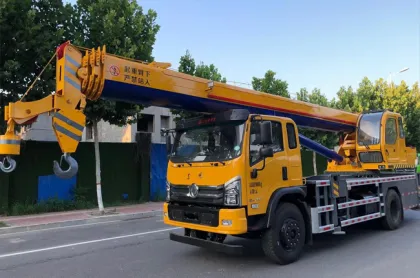 60Ton Unic Truck Mounted Crane: Vehicle Mounted Knuckle Boom Specialized Crane Truck