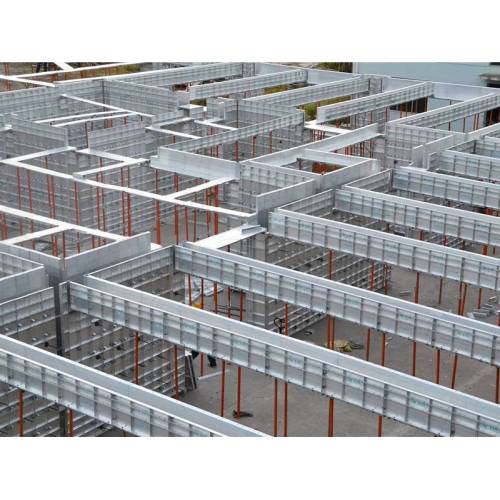 herhaald gebruik van aluminium bekisting voor betonnen structuur