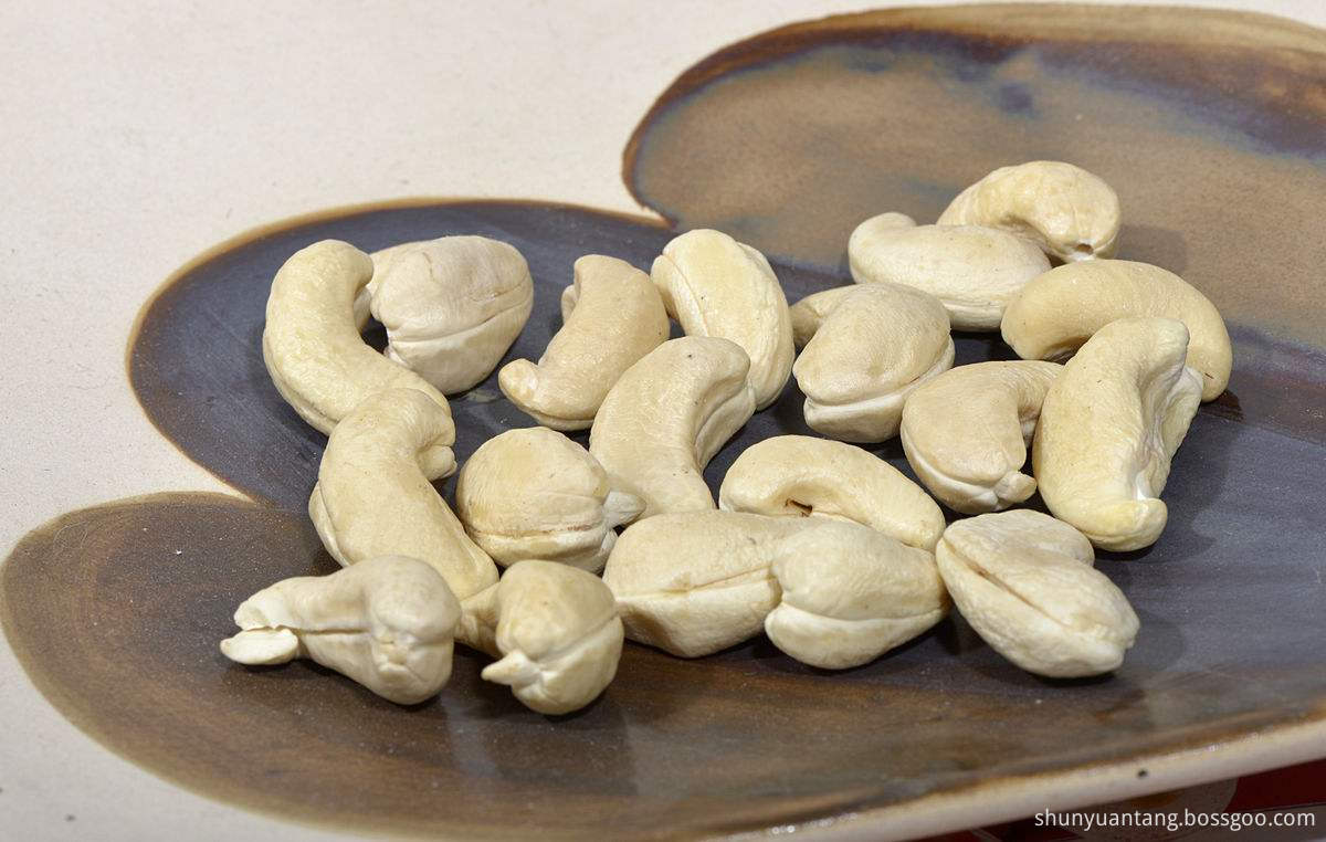 cashew kernels