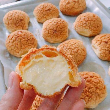 Professional Machine for Filling Cakes, Bread, and Pastries with Cream