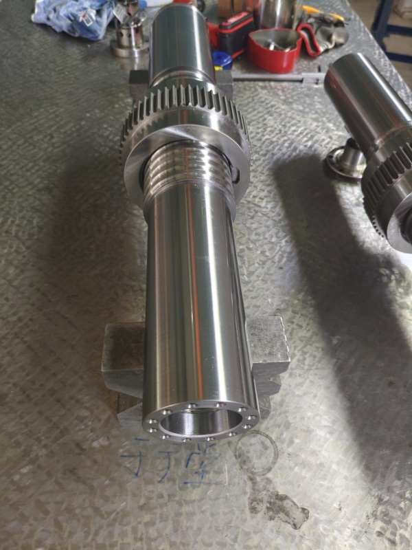 Hollow ball screws