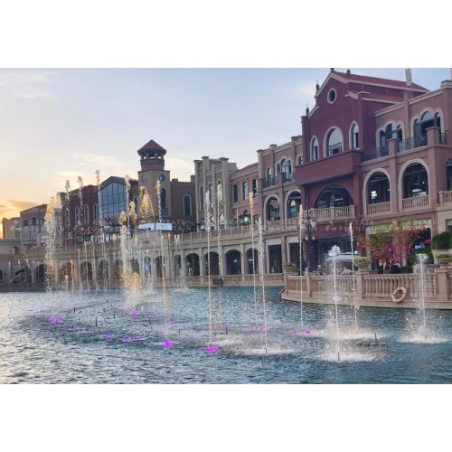 น้ำพุดนตรีสระน้ำขนาดใหญ่