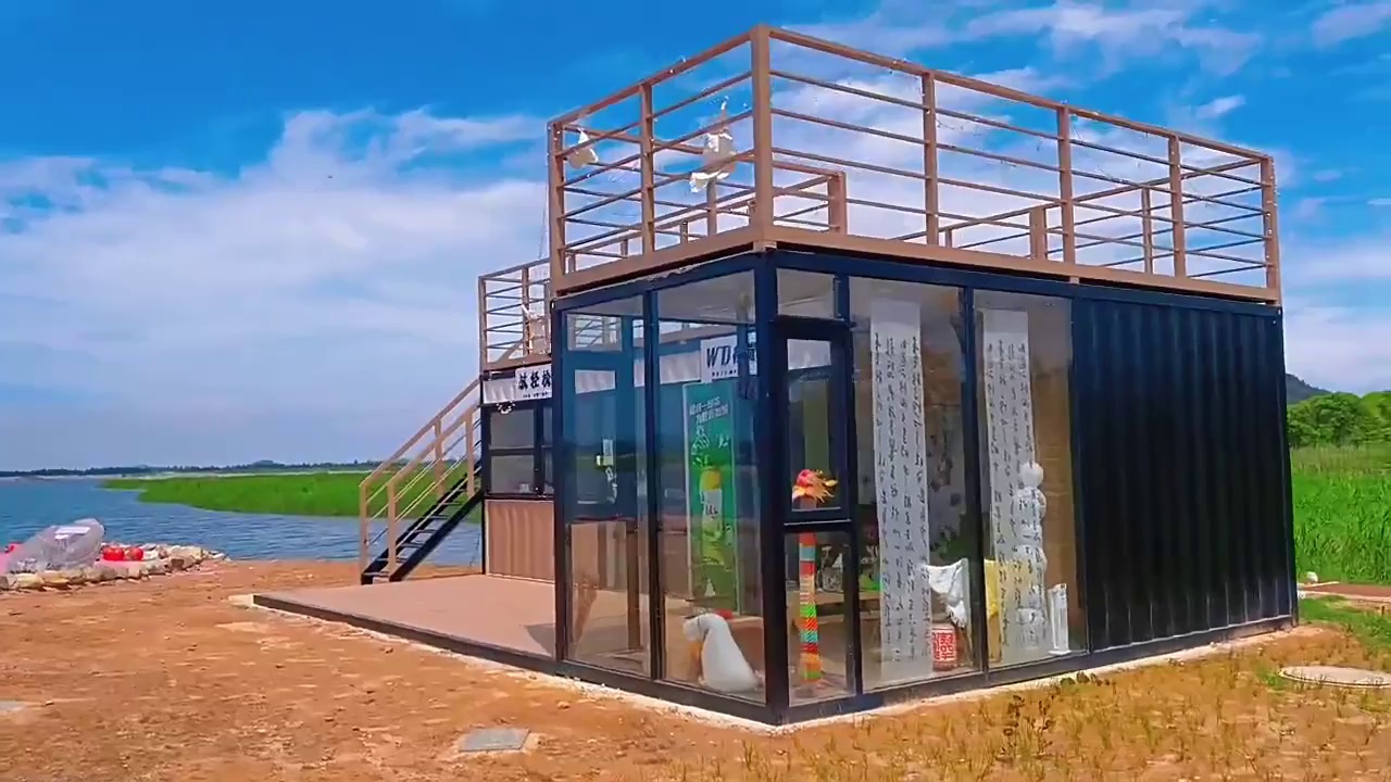 Reconfigurable Foldable House with Expandable Structure