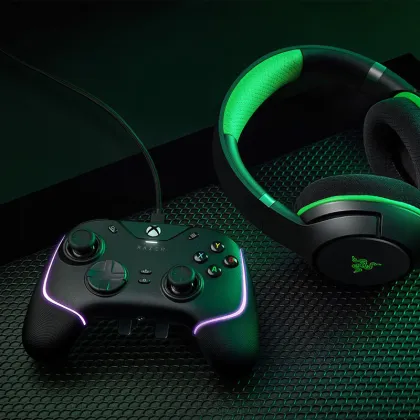 Razer Wolverine V2 Chroma Wireless Gamepad for Xbox One