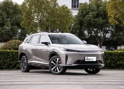 Roewe D5X DMH: China's Affordable New Energy Hybrid SUV