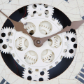 Vintage drewniany zegar ścienny z wahadłem