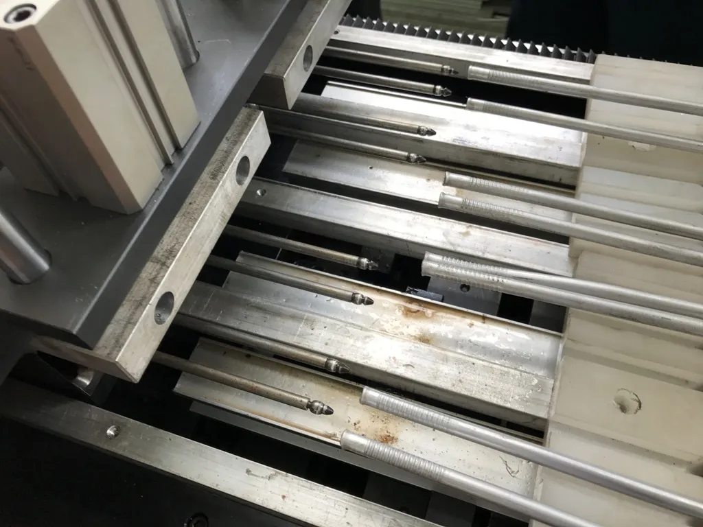 Аутоматска машина за уметање пераја азијског типа Нофрост испаривача