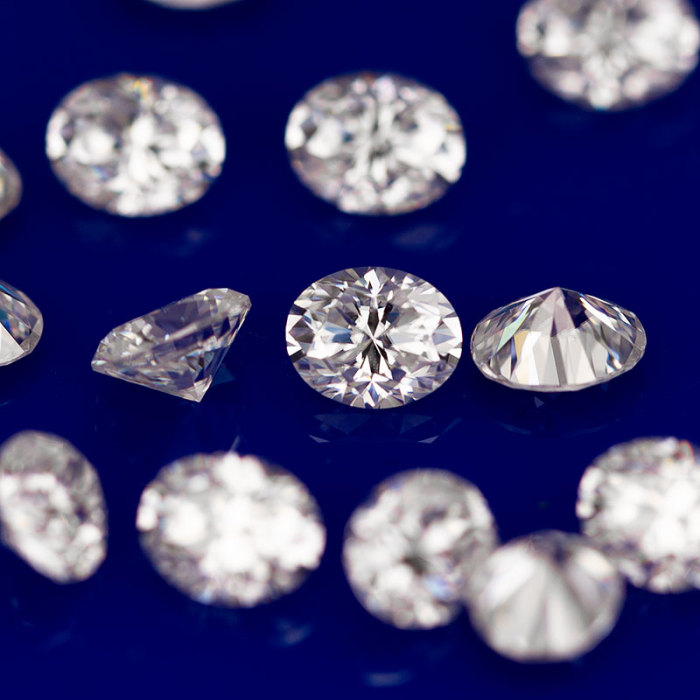 Moissanite Oval Potongan Cemerlang 4x5mm DEF VVS