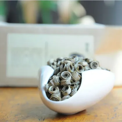 Precious Yunnan Handmade Jade Ring Green Tea