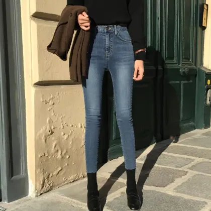 High waisted slim and elastic jeans