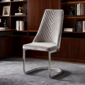 Silla de terciopelo gris contemporánea con base de acero elegante