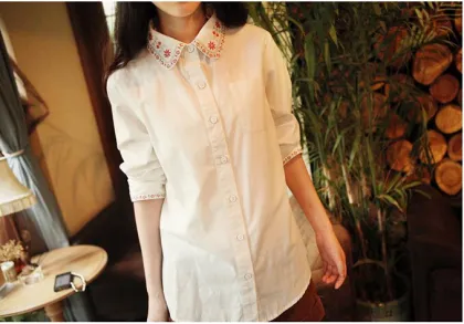 Women's flower embroidery shirt