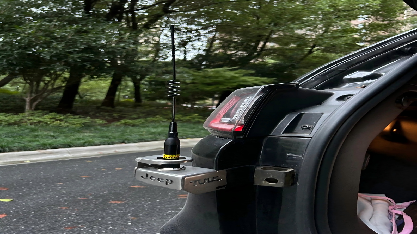 Solução de antena de mola para veículo