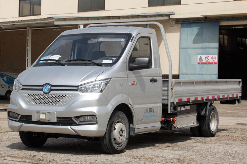 Dongfeng 4x2 Light Cargo Truck Double Cabin Mini شاحنة النقل الشاحنة