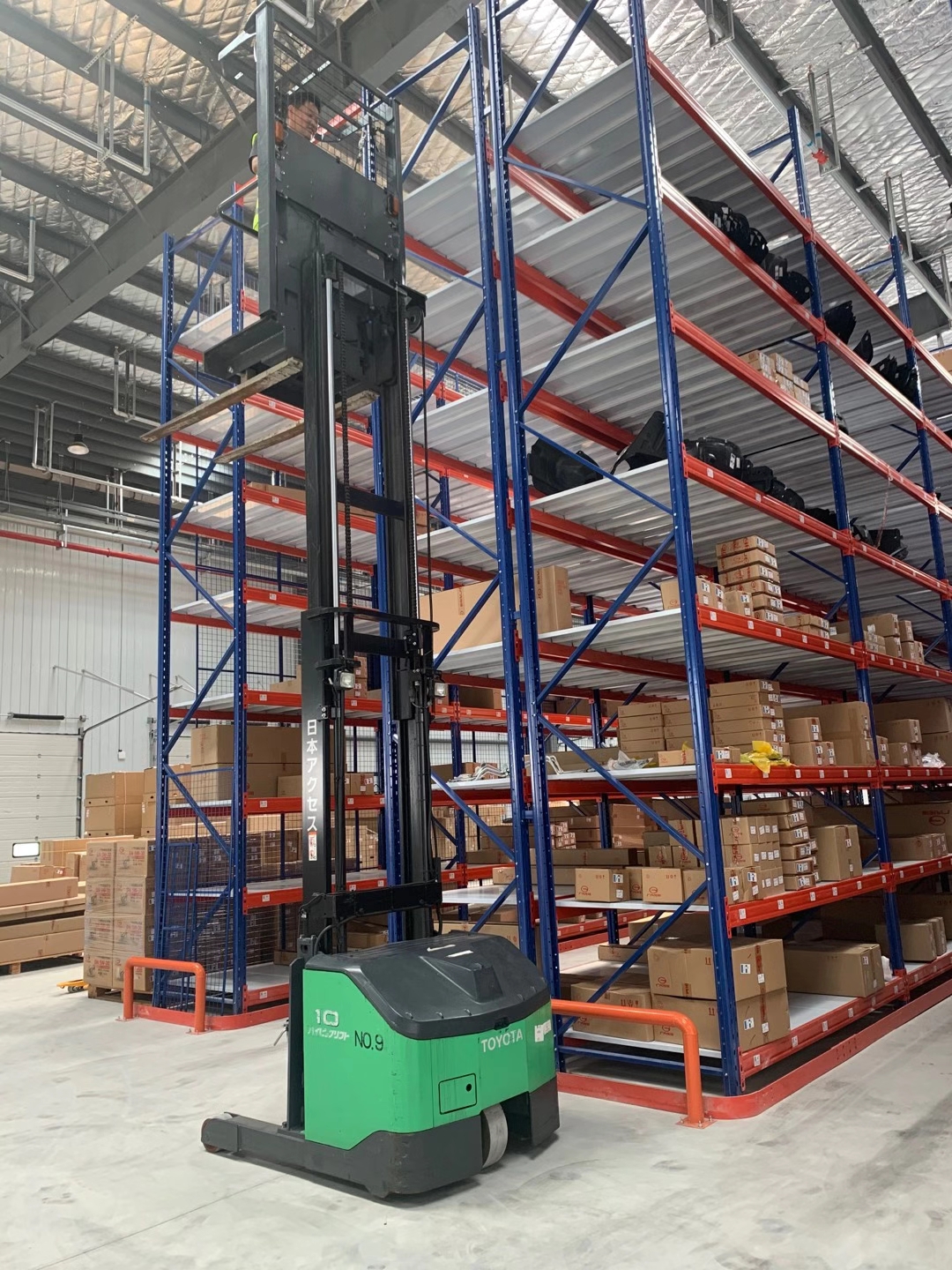 warehouse order picker forklift
