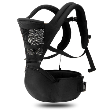 Babyrucksackträger mit Hüftsitz nach vorne gerichtet