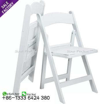 Sinoperfect billige tragbare weiße Plastikharzklappstühle für Hochzeiten und Veranstaltungen