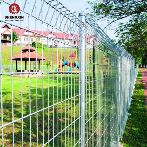 Galvanized Wire Mesh Roll Top Fence Rolltop Triangle Wire Welded Fence Panels BRC Fence Manufactory