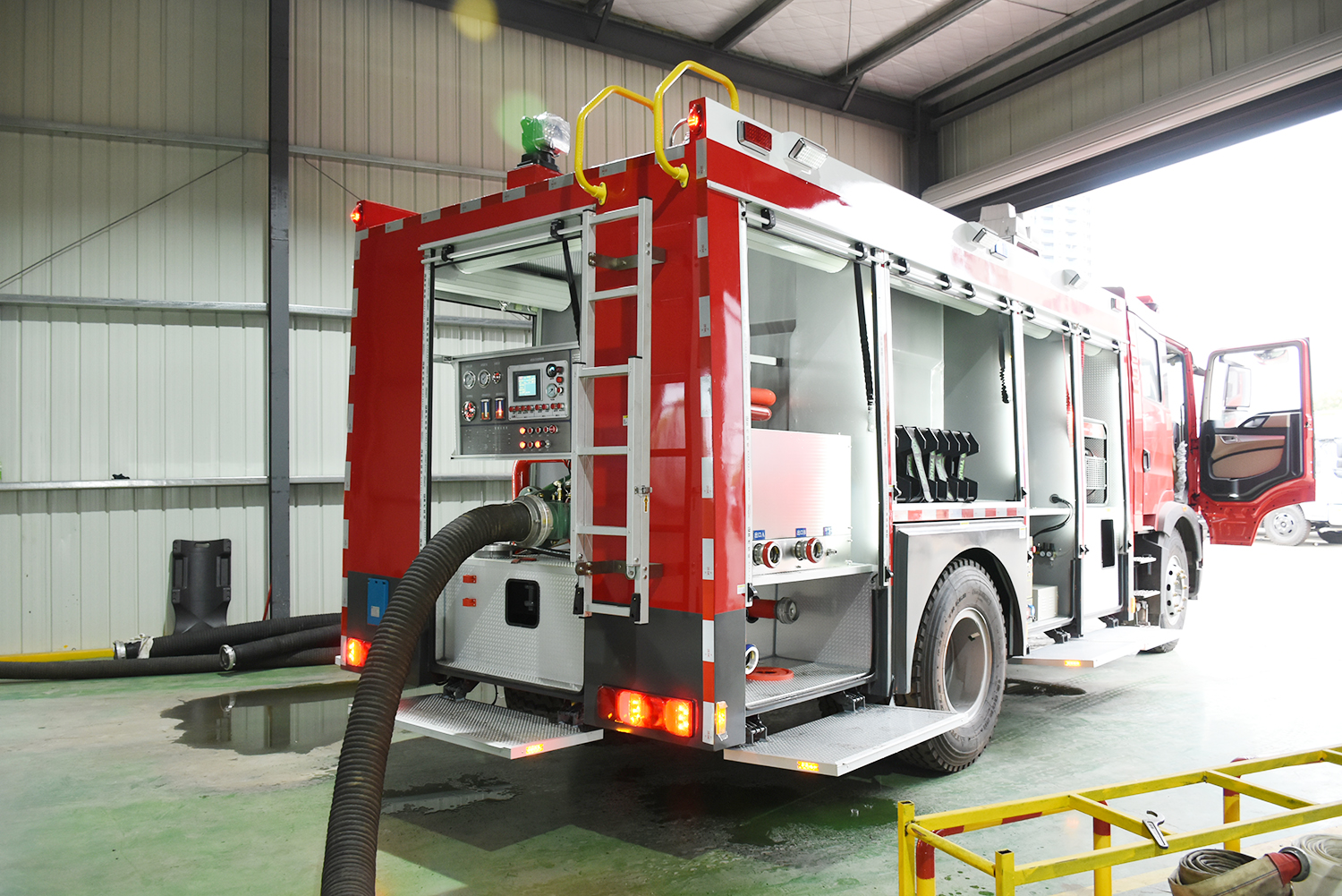 HOWO 6X4 water foam fire fighting tank truck