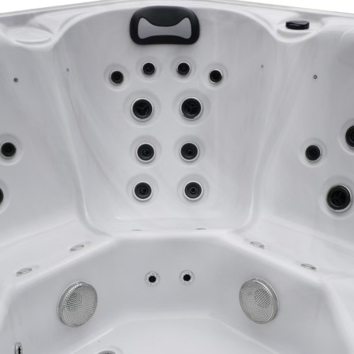 7-8 Person whirlpool backyard hot tub