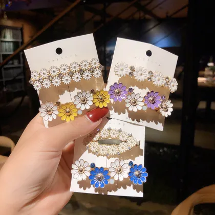 Vintage Daisy Flower Hair Clips: Latest Women's Hair Accessory Trend