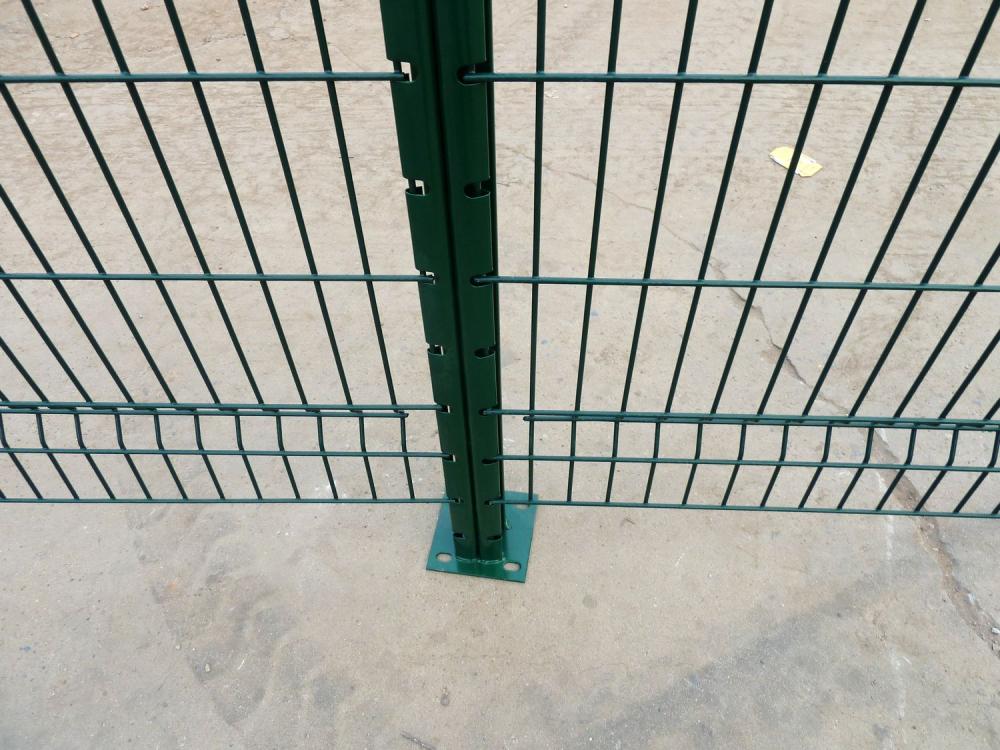 Hot Sale PVC Coated Welded Triangle Bending Fence