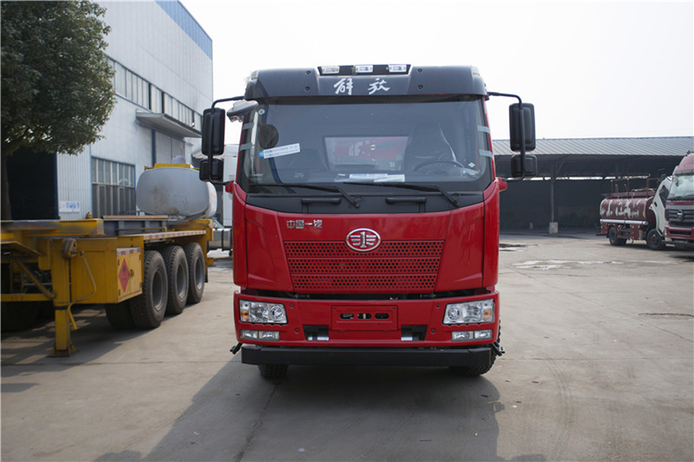 oil transport tank truck