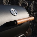 Grill au charbon de bois couvert pour la cuisson au barbecue en plein air