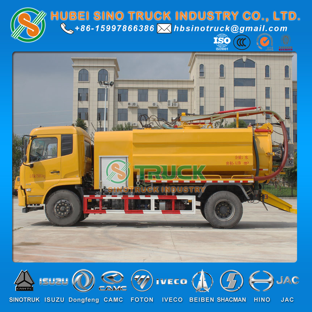Combined vacuum suction and jetting truck