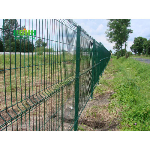 Welded triangle bend fence