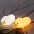 La luz nocturna encantadora en forma de pato mejora el espacio del sueño de los niños