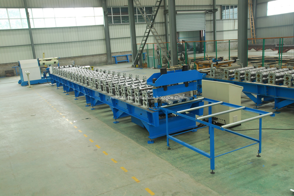 Automatic floor decking sheet roll forming machine