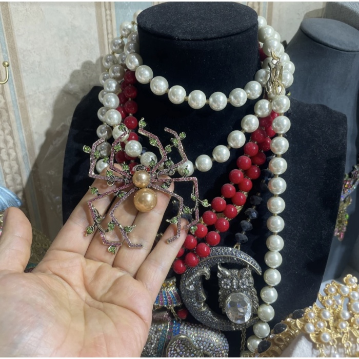 Vintage requintadamente criado e pesado aranha broche