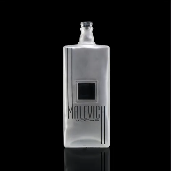 black color label square shaped spirits flint glass liqour bottle 70 cl