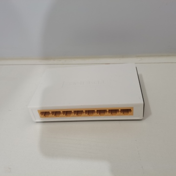 ใช้สวิตช์ TP-Link 8 พอร์ต 10/100Mbps สำหรับอินเทอร์เน็ตบาร์/กล้อง IP Telcom/กล้องวงจรปิด