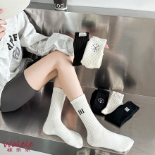 Mga naka-istilong orasan majilla mid-calf medyas