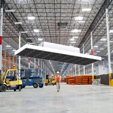 Smart Lighting Solutions: 100W, 150W, and 200W Commercial High Bay Lights for Warehouses and Indoor Garages