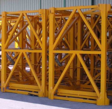 Oem Yellow Painted Anti - Corrosion Steel Hoist Tower Crane Mast 2.4 X 2.4 X 5 M