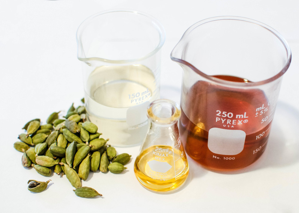 Aceite de cardamomo orgánico 100% puro natural