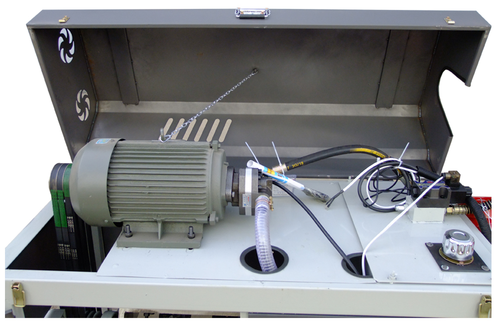 Steel bar straightening and cutting machine detail