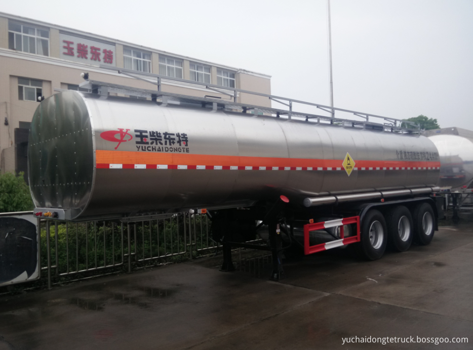 Stainless steel fuel tank semi-trailer for crude oil